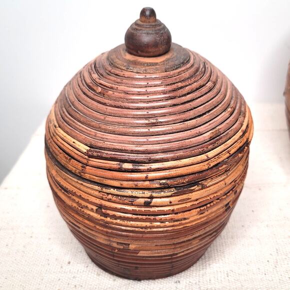 Vintage MCM Handmade Beehive Shaped Pencil Reed Lidded Basket 2 pcs - Picture 4 of 9